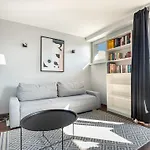 Wola Anielewicza Cosy 아파트 *